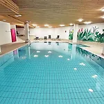 Cb102-b - Bijou, Holz, Zentral, Mit Garage Und Pool *