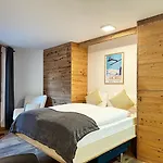 Cb102-b - Bijou, Holz, Zentral, Mit Garage Und Pool