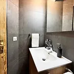 Cb102-b - Bijou, Holz, Zentral, Mit Garage Und Pool شقة *