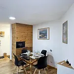 شقة Cb102-b - Bijou, Holz, Zentral, Mit Garage Und Pool