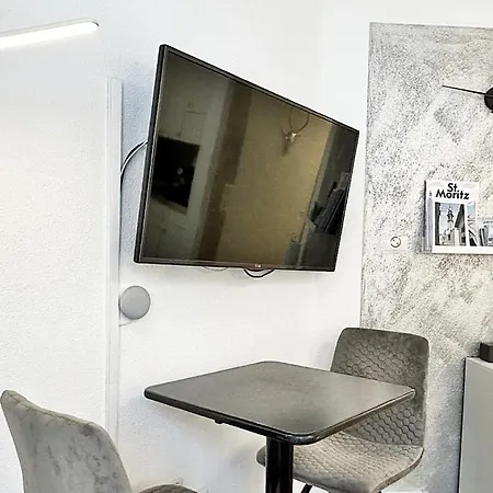 Bijou, Holz, Zentral, Mit Garage Und Pool -cb102-b 公寓