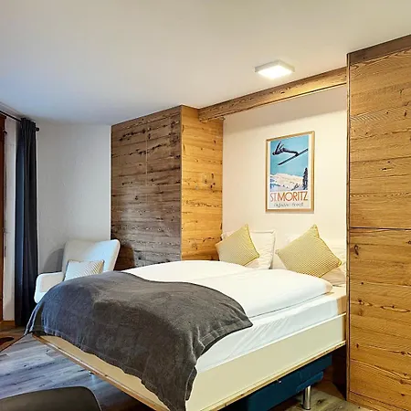 Bijou, Holz, Zentral, Mit Garage Und Pool -cb102-b