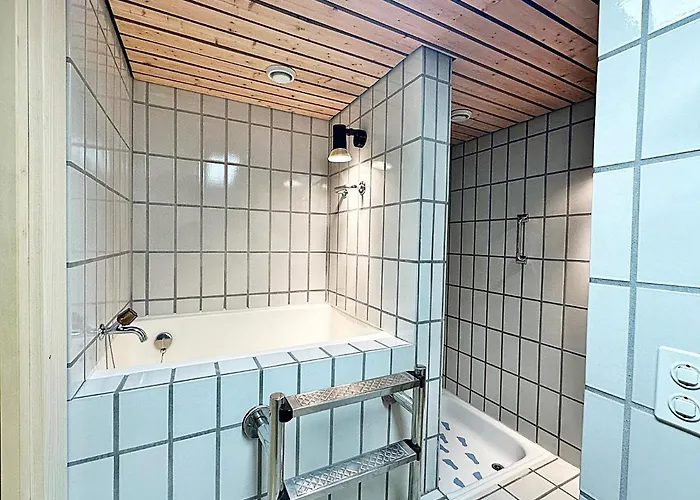 Bijou, Holz, Zentral, Mit Garage Und Pool -cb102-b