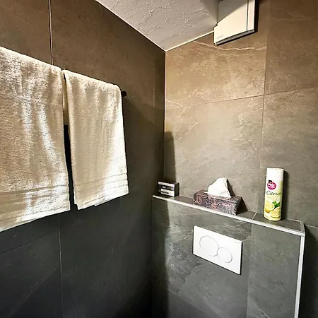 Bijou, Holz, Zentral, Mit Garage Und Pool -cb102-b *